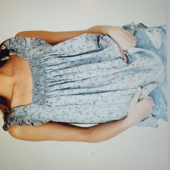Tops - NWT Floral Ruffle Tank